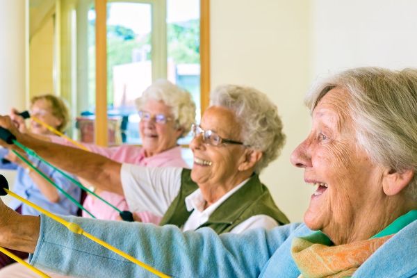 Horsche_iStock-509731806 ältere Damen bei der Gymnastik