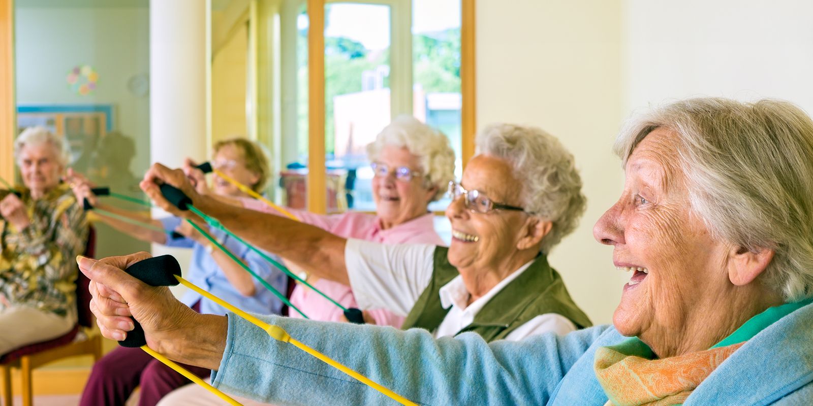 Horsche_iStock-509731806 Seniorinnen bei der Gymnastik